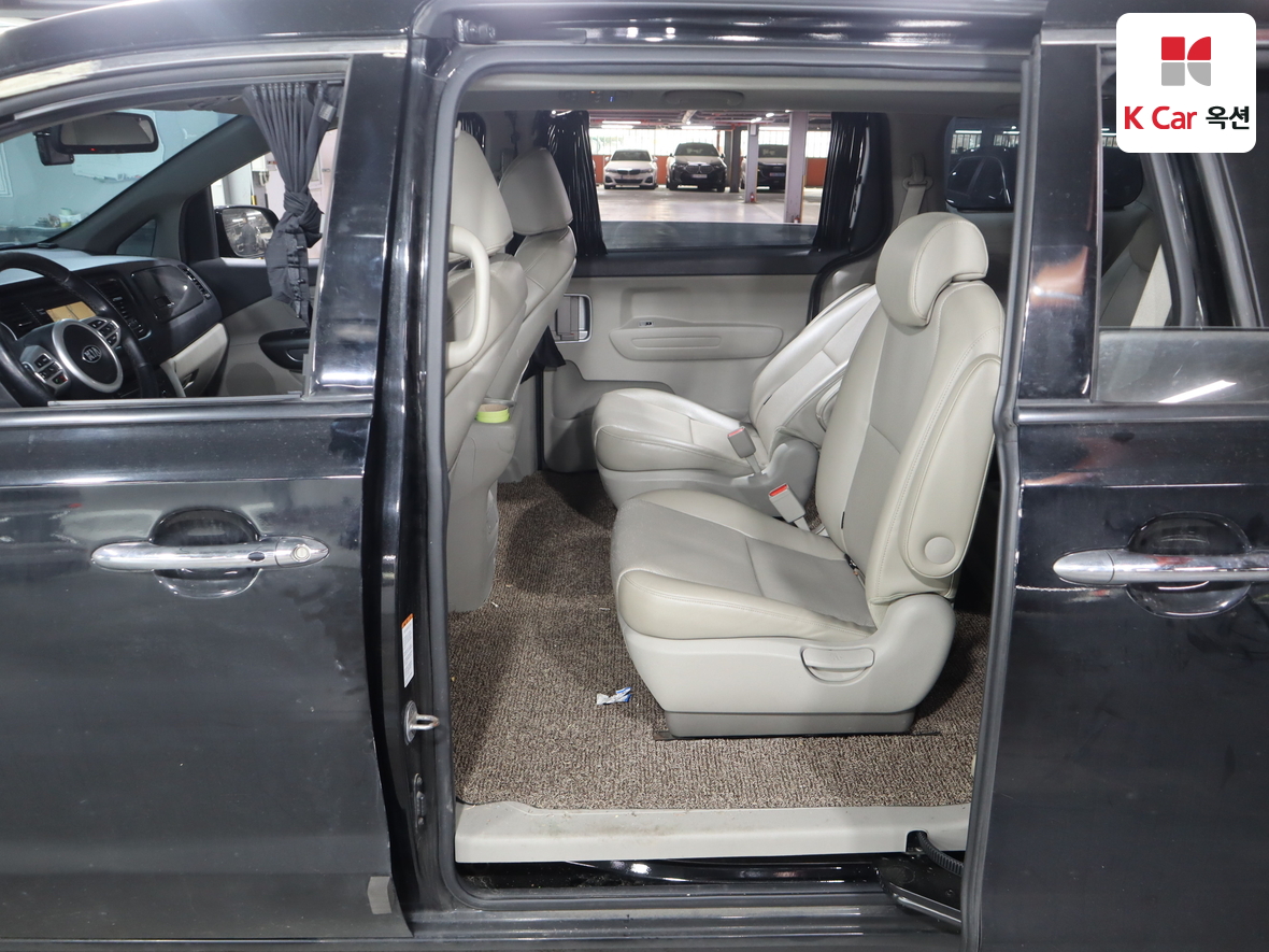 Kia New Carnival - 24