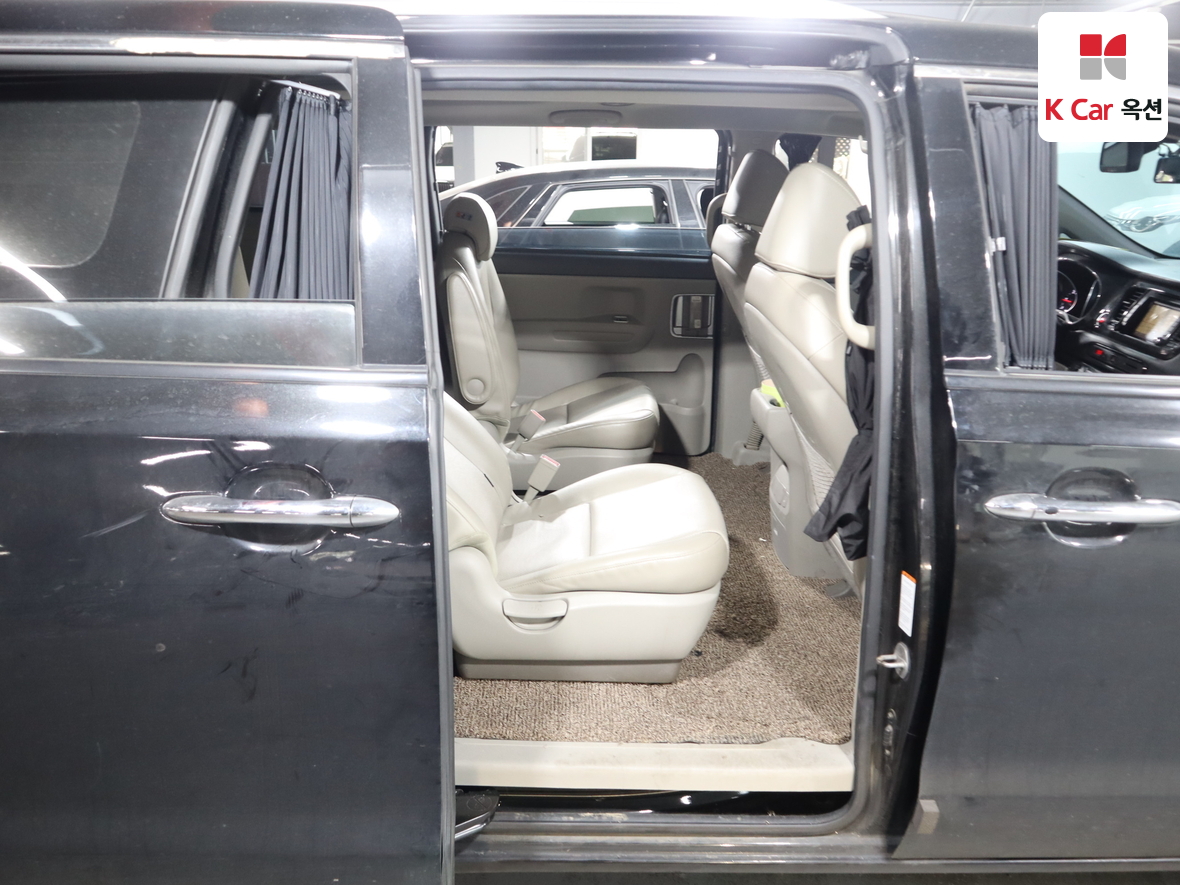 Kia New Carnival - 28