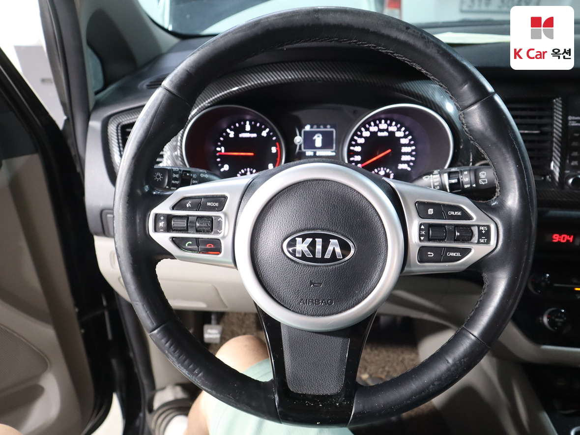 Kia New Carnival - 10