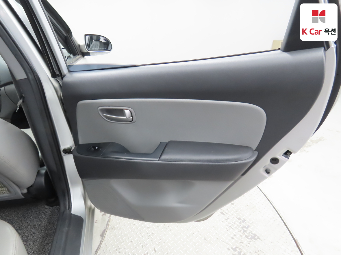 Hyundai Elantra 2009 - Image 27