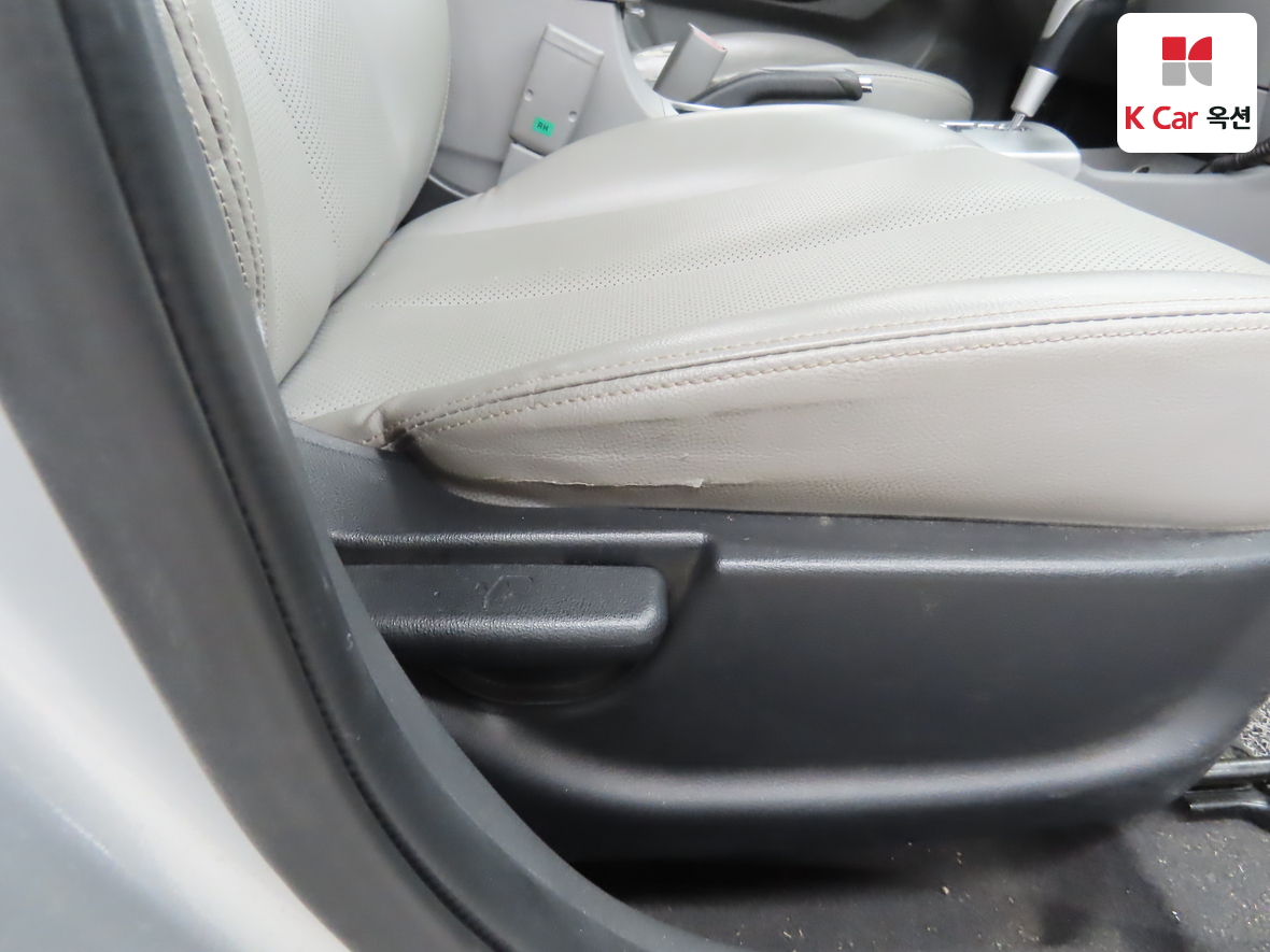 Hyundai Elantra 2009 - Image 31