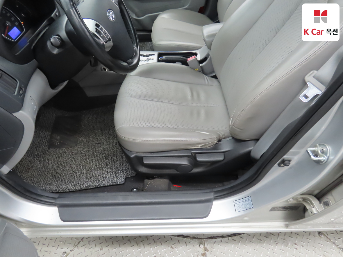 Hyundai Elantra 2009 - Image 18