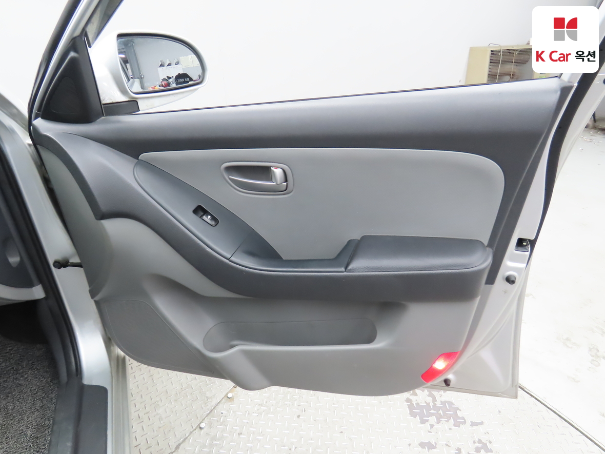 Hyundai Elantra 2009 - Image 29