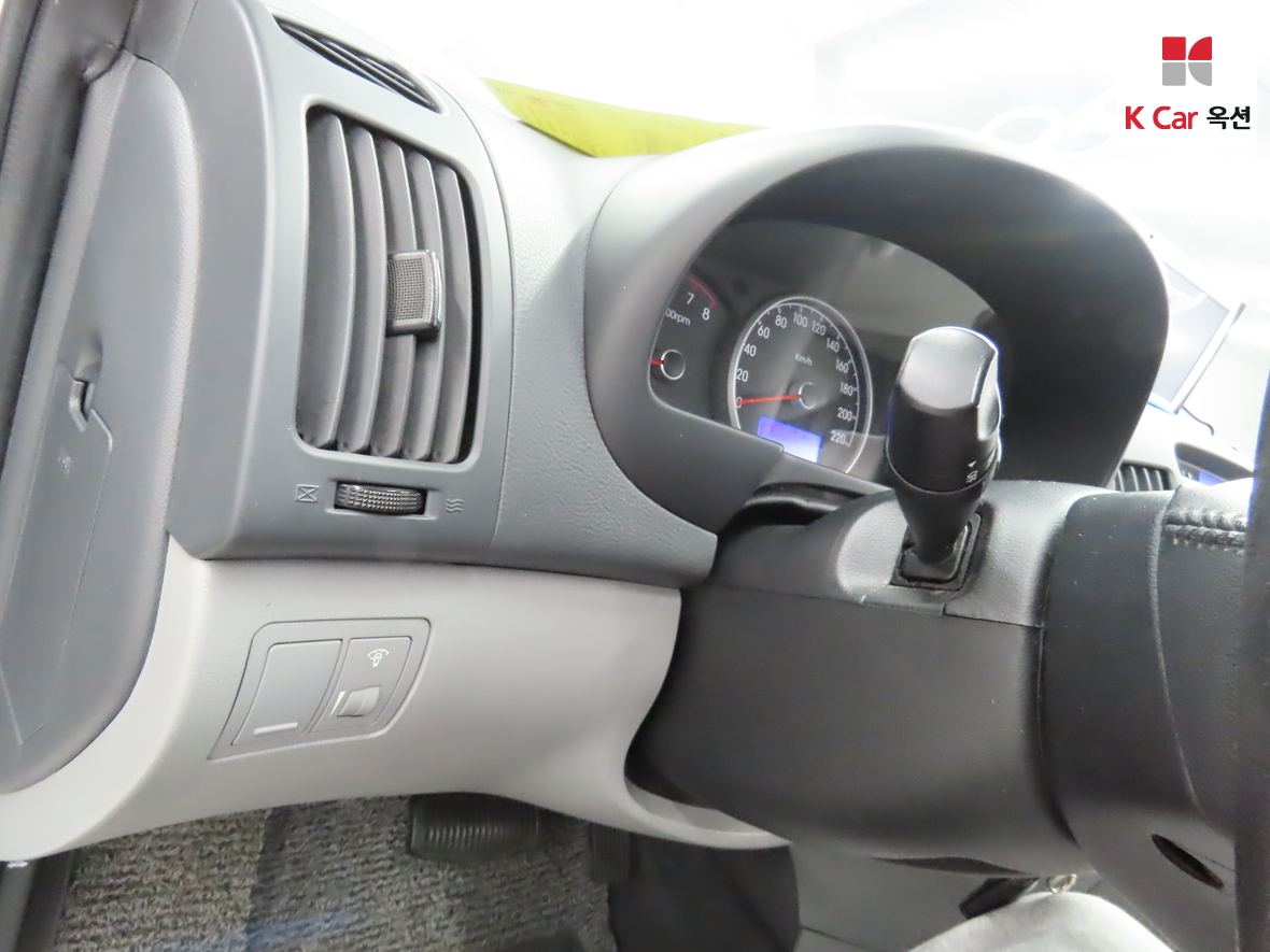 Hyundai Elantra 2009 - Image 9