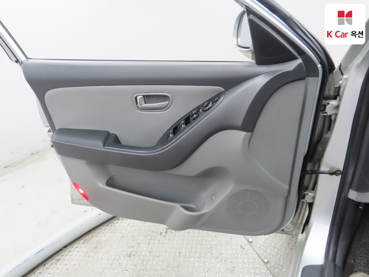 Hyundai Elantra 2009 - Image 8