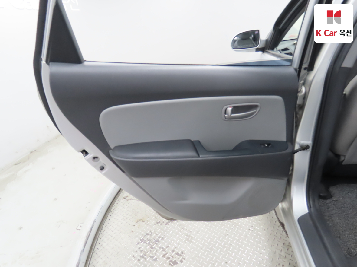 Hyundai Elantra 2009 - Image 23
