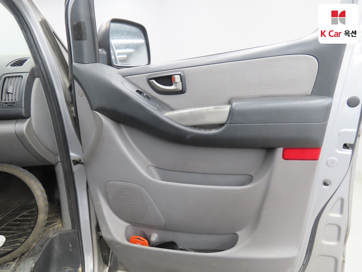 هيونداي جراند ستاريكس 2011 - صورة 29