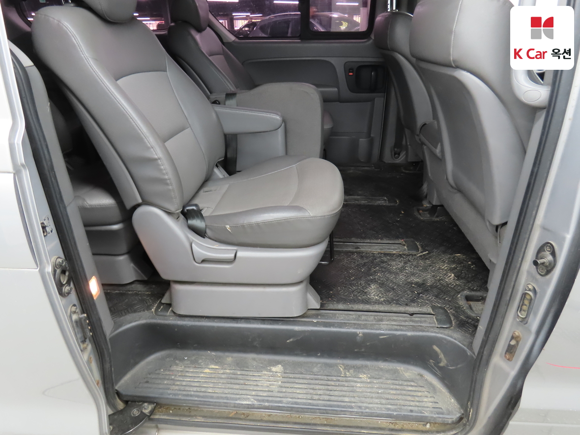 هيونداي جراند ستاريكس 2011 - صورة 28