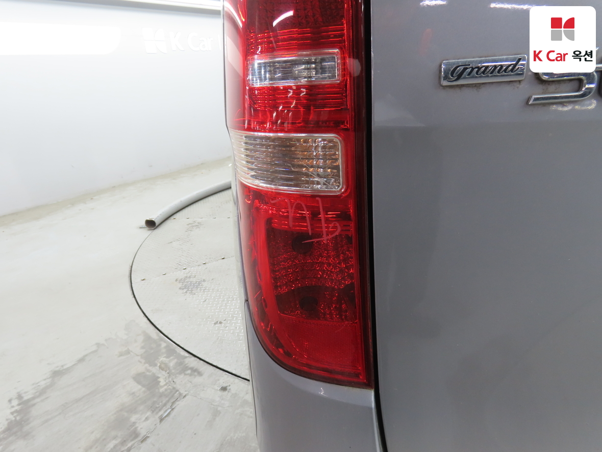 هيونداي جراند ستاريكس 2011 - صورة 36