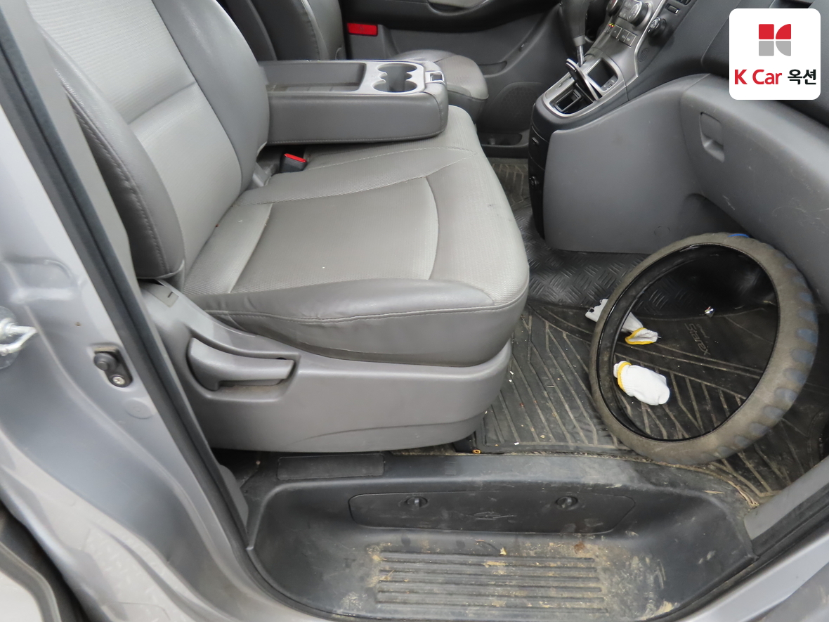 هيونداي جراند ستاريكس 2011 - صورة 30