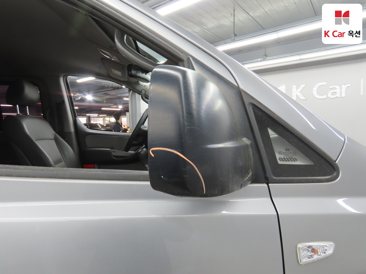 هيونداي جراند ستاريكس 2011 - صورة 35