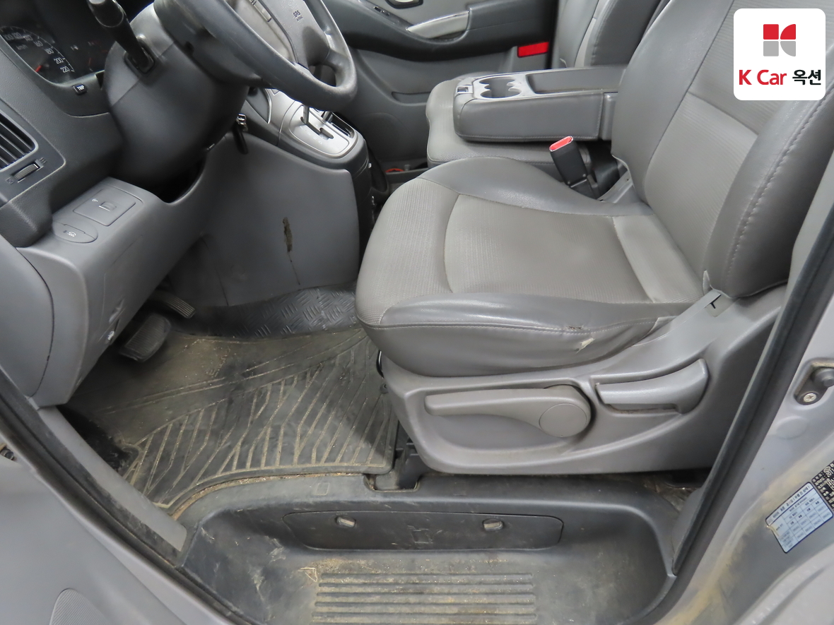 هيونداي جراند ستاريكس 2011 - صورة 18