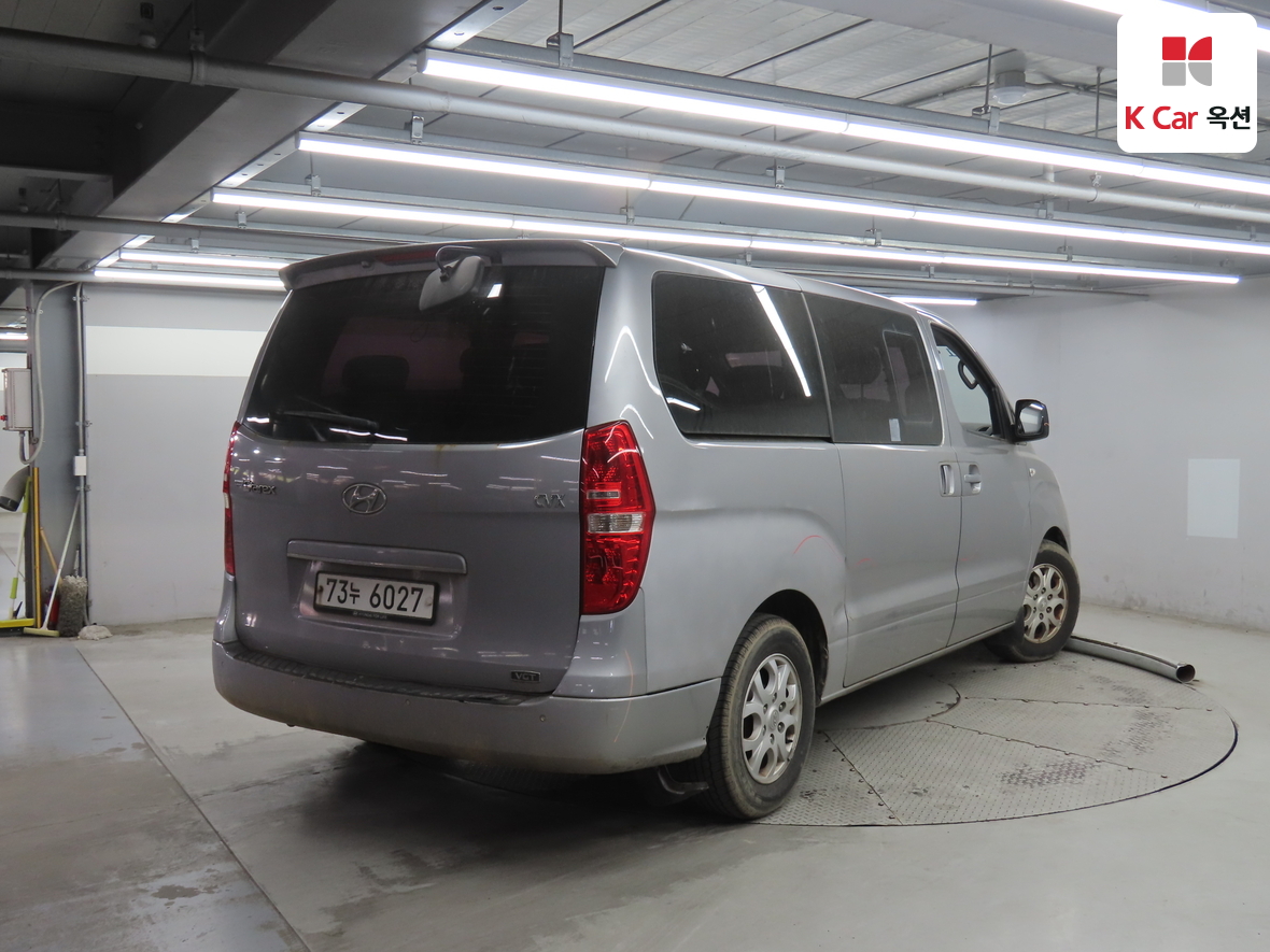 هيونداي جراند ستاريكس 2011 - صورة 2