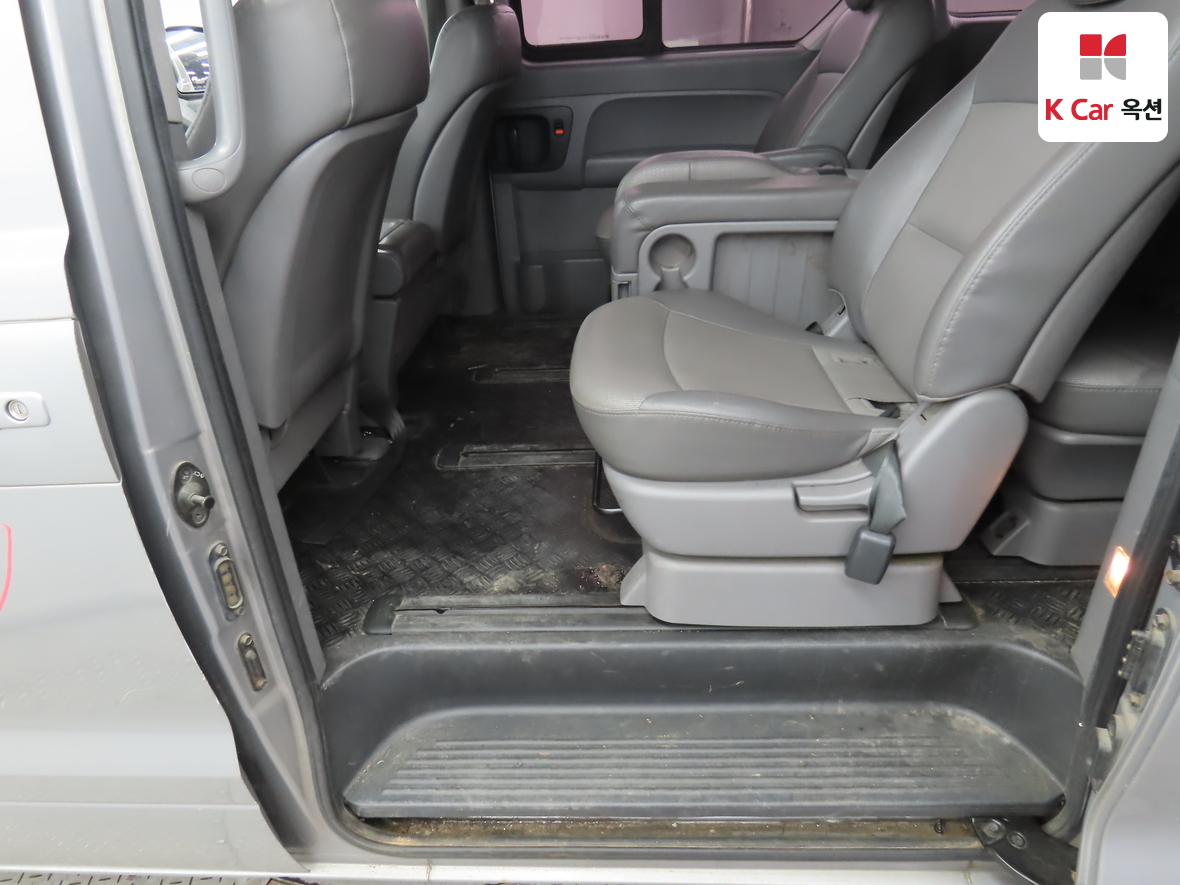 هيونداي جراند ستاريكس 2011 - صورة 24