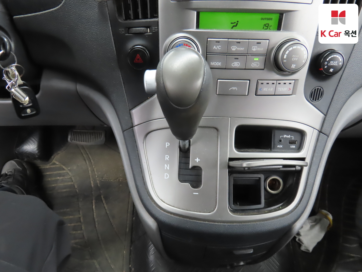 هيونداي جراند ستاريكس 2011 - صورة 16