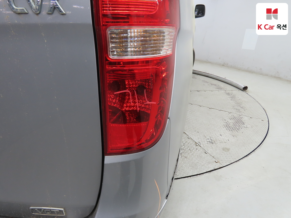 هيونداي جراند ستاريكس 2011 - صورة 37