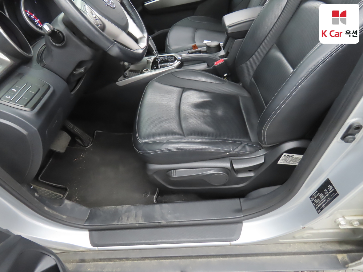 KG Mobility Tivoli 2015 - Image 18