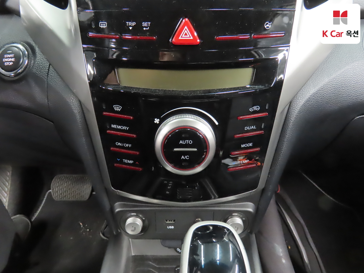 KG Mobility Tivoli 2015 - Image 15