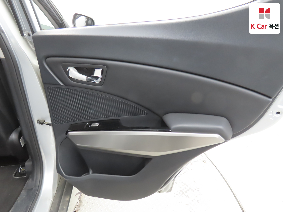 KG Mobility Tivoli 2015 - Image 28