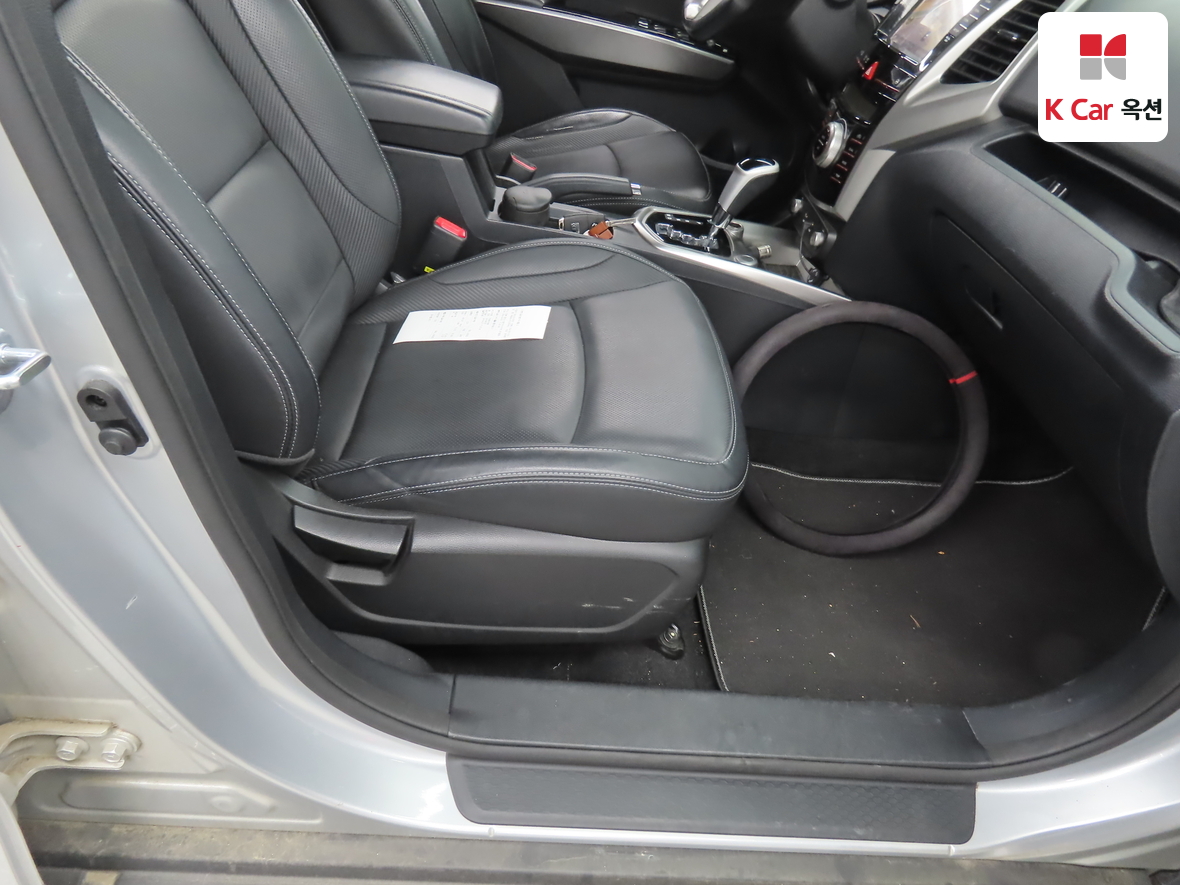 KG Mobility Tivoli 2015 - Image 31