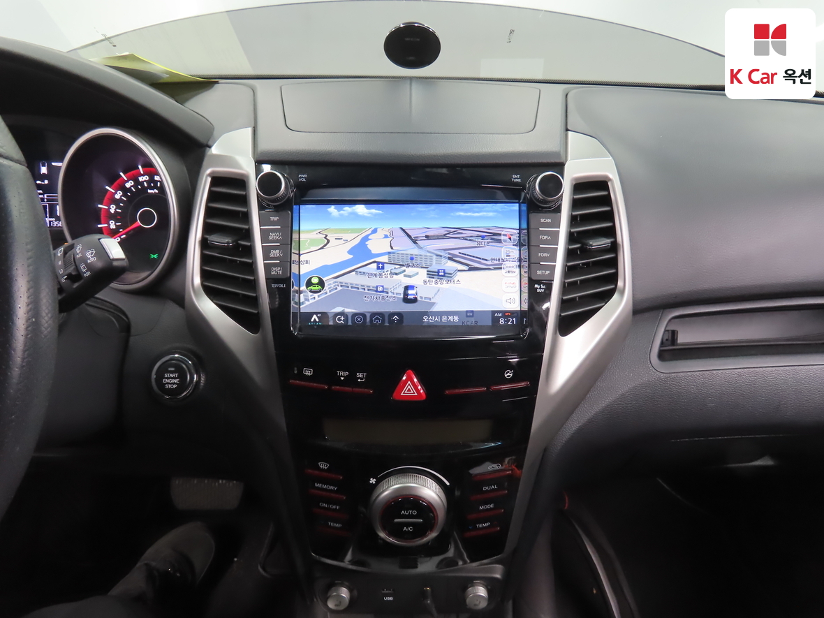 KG Mobility Tivoli 2015 - Image 6