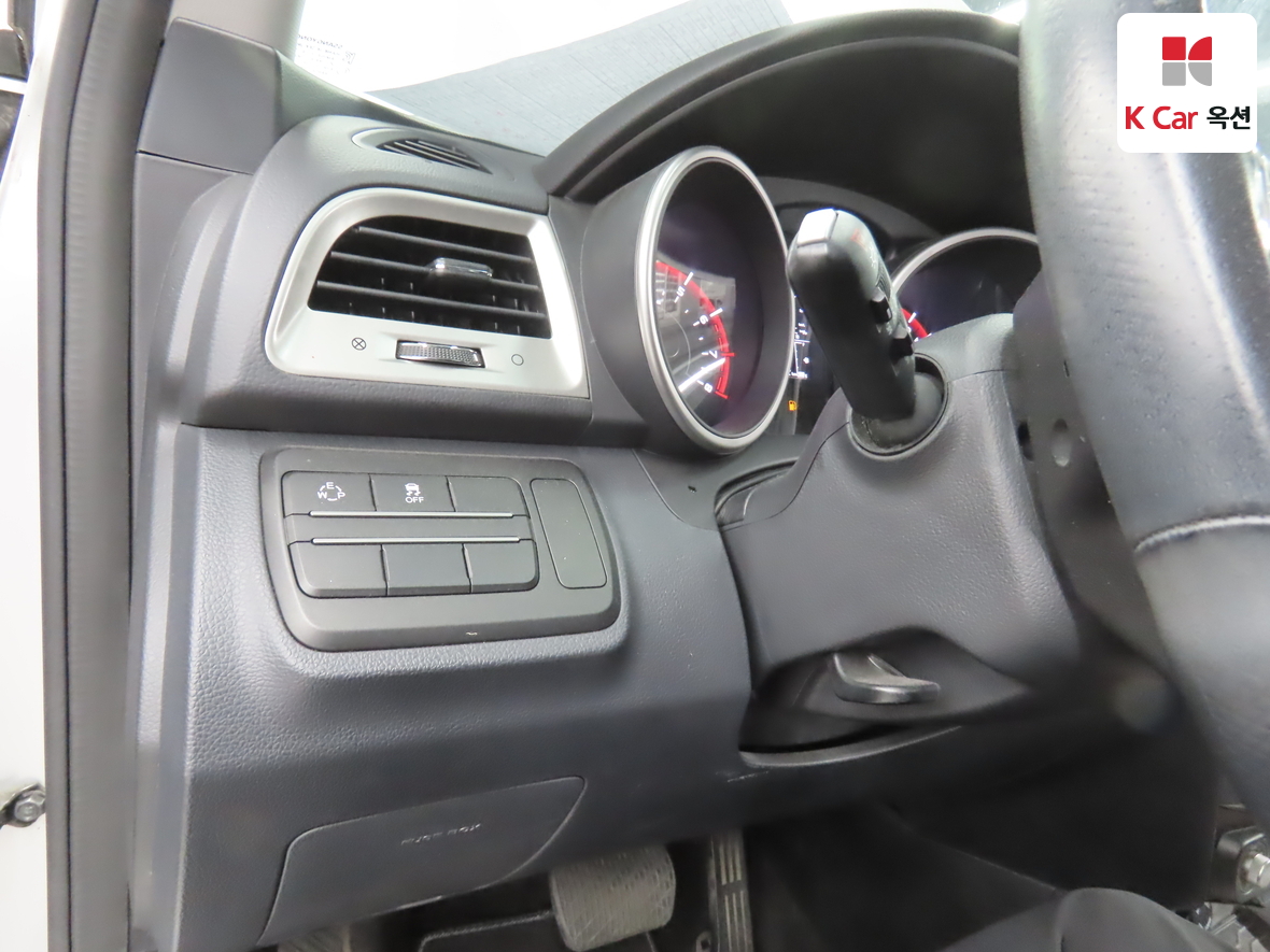KG Mobility Tivoli 2015 - Image 9