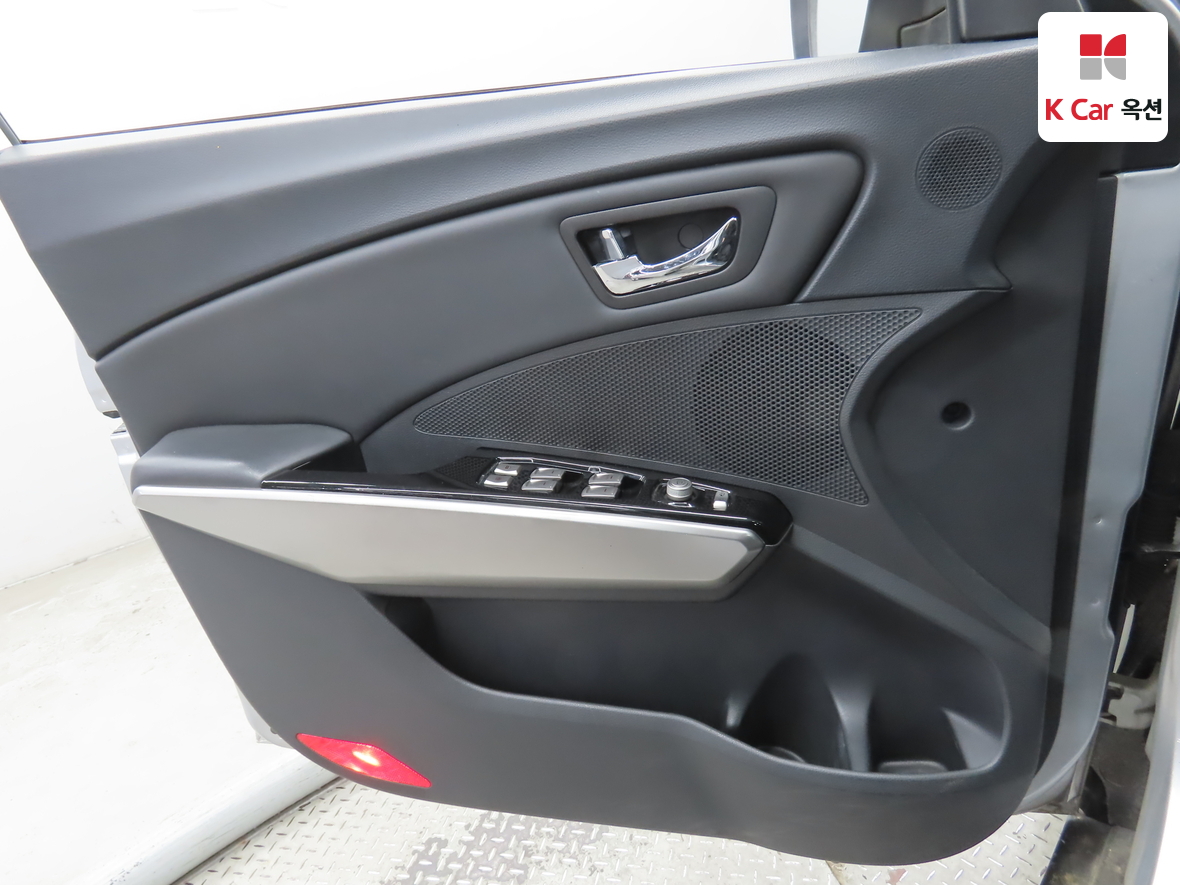 KG Mobility Tivoli 2015 - Image 8