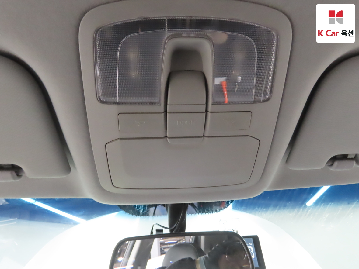 KG Mobility Tivoli 2015 - Image 12