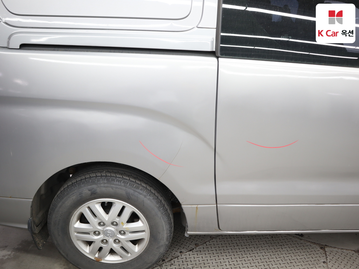 Hyundai Grand Starex - 36
