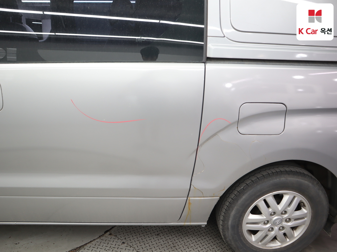 Hyundai Grand Starex - 35