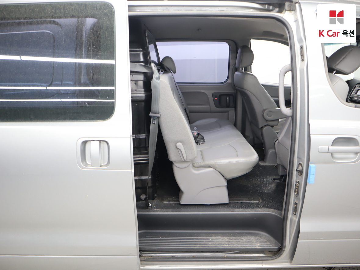 Hyundai Grand Starex - 25