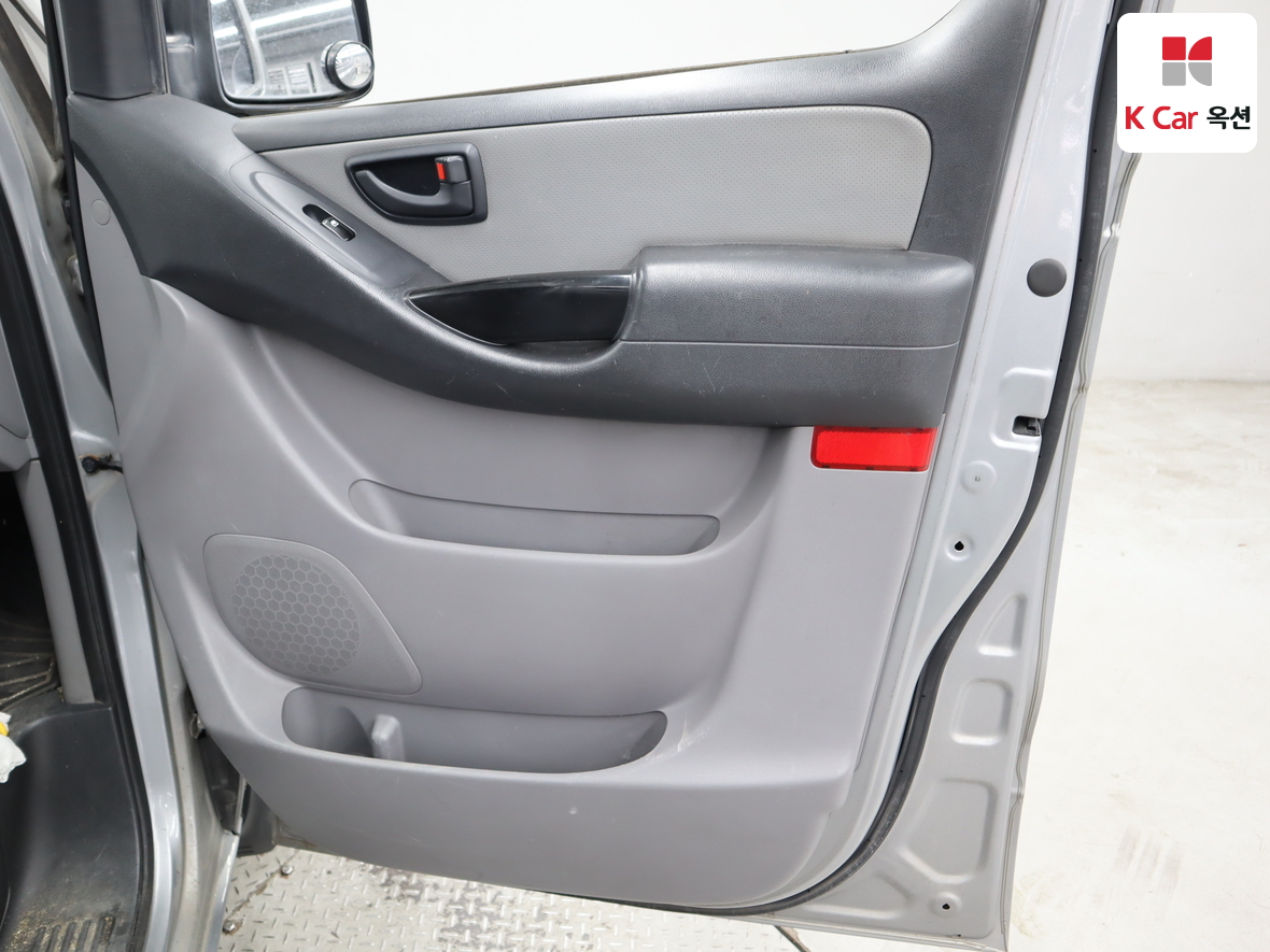Hyundai Grand Starex - 26