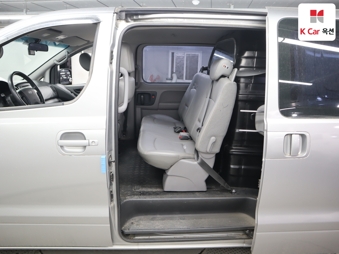 Hyundai Grand Starex - 22
