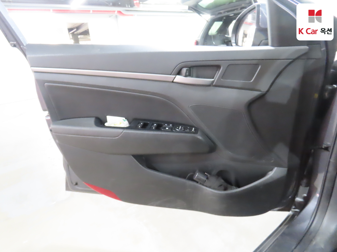 Hyundai Elantra 2017 - Image 8
