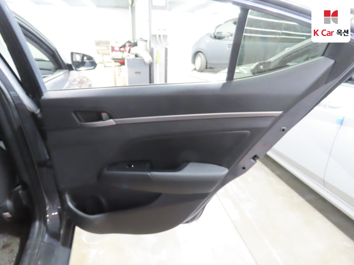 Hyundai Elantra 2017 - Image 27