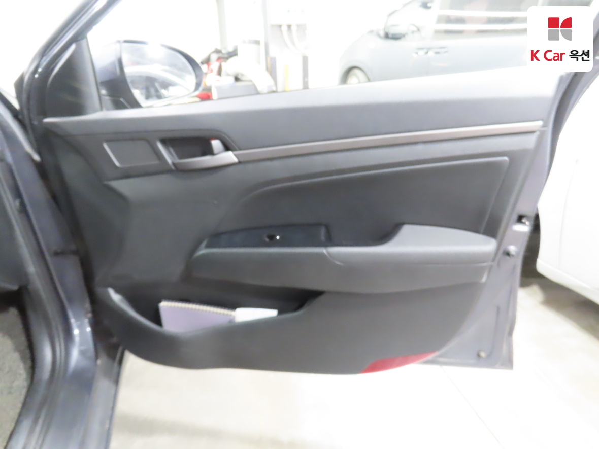 Hyundai Elantra 2017 - Image 29