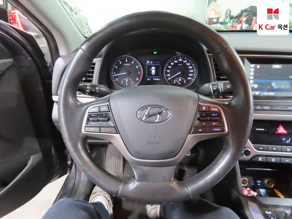 Hyundai Elantra 2017 - Image 10