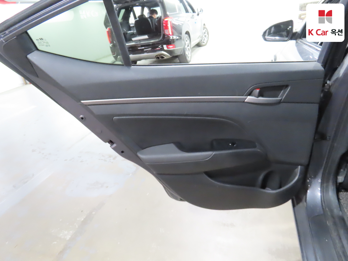 Hyundai Elantra 2017 - Image 23