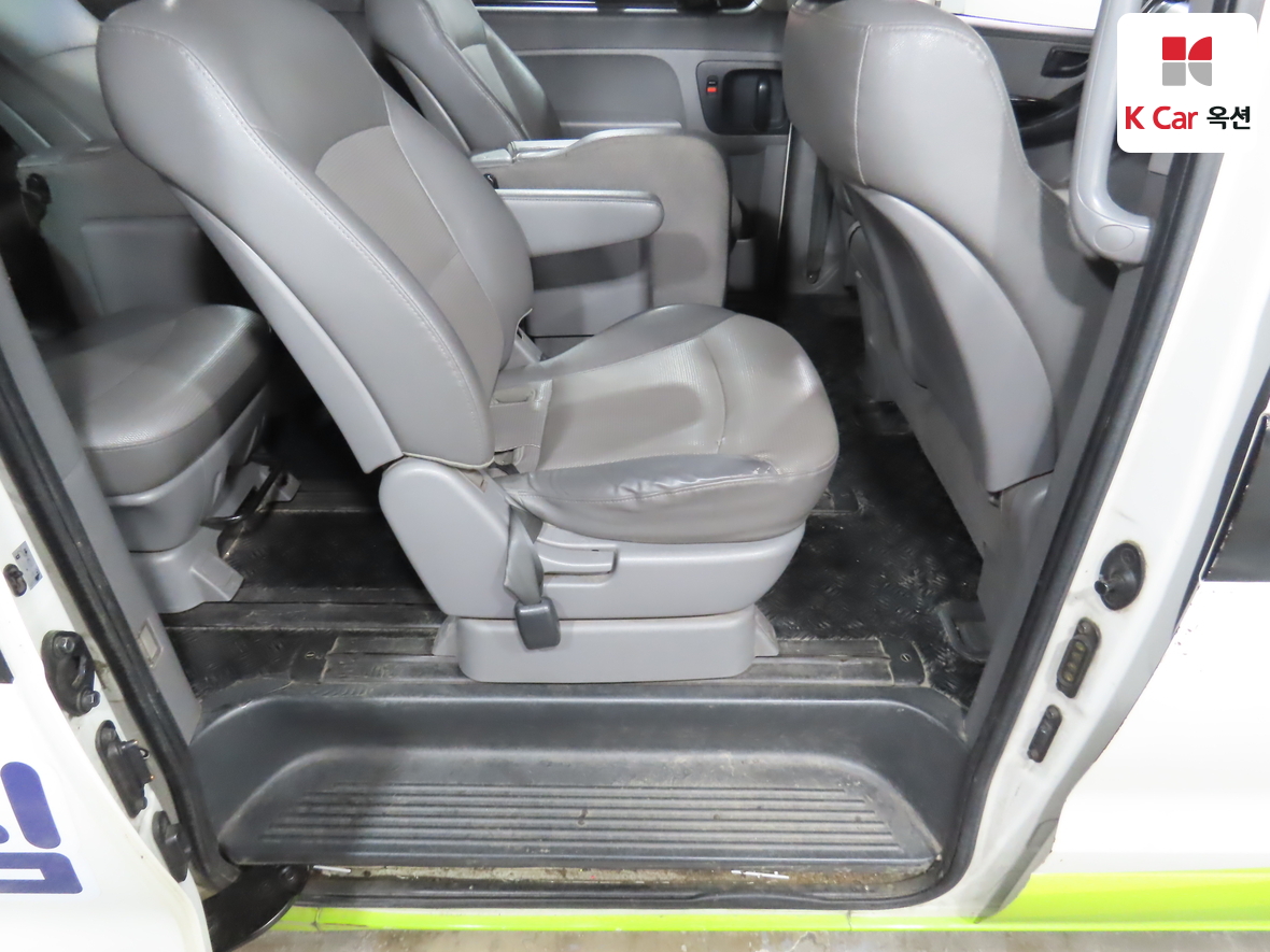 Hyundai Grand Starex - 26