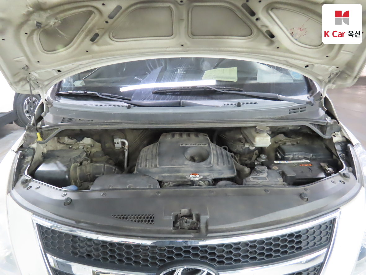 Hyundai Grand Starex - 32