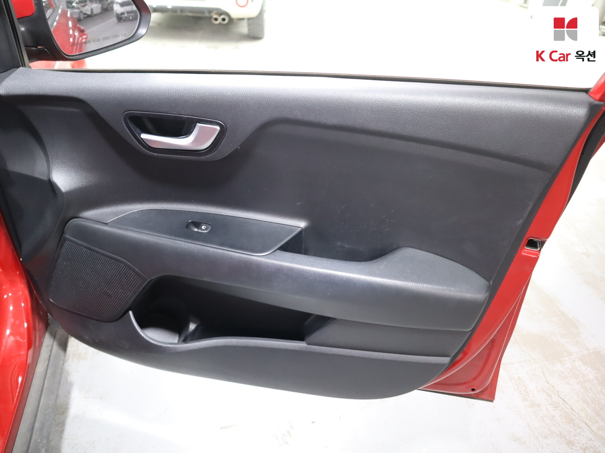 كيا ستونيك 2019 - صورة 29