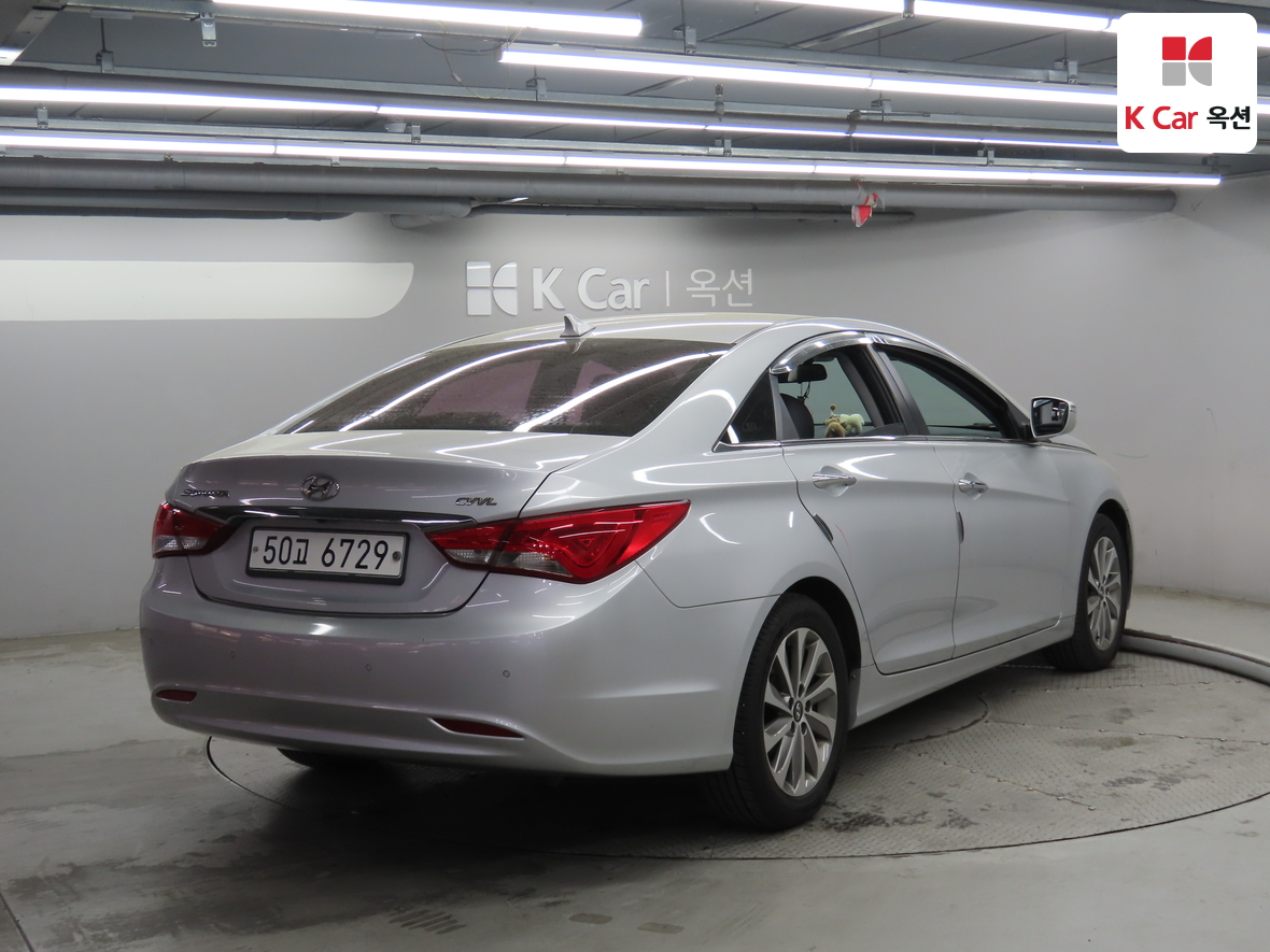 Hyundai Sonata 2014 - Image 2