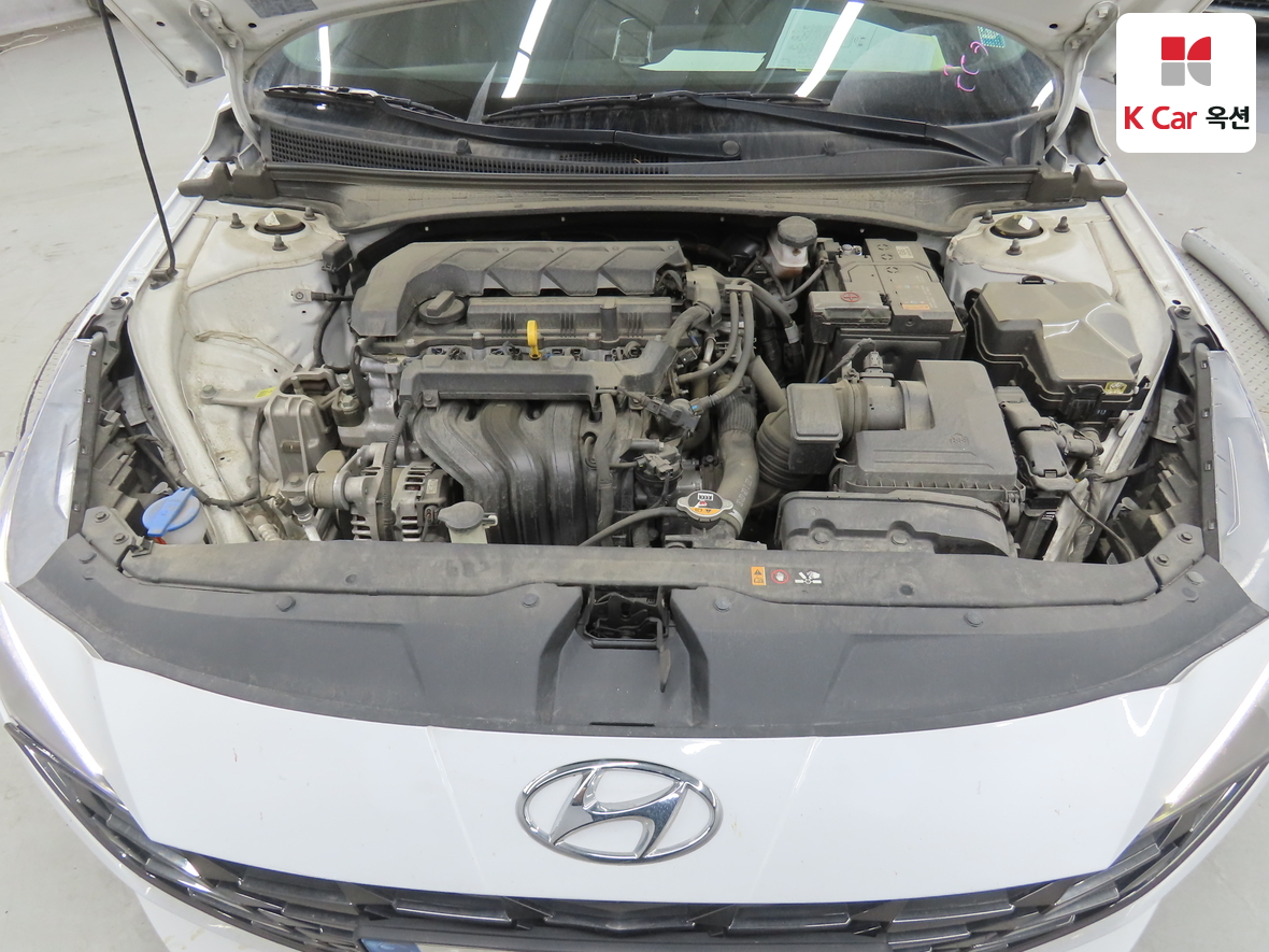 Hyundai Elantra - 32