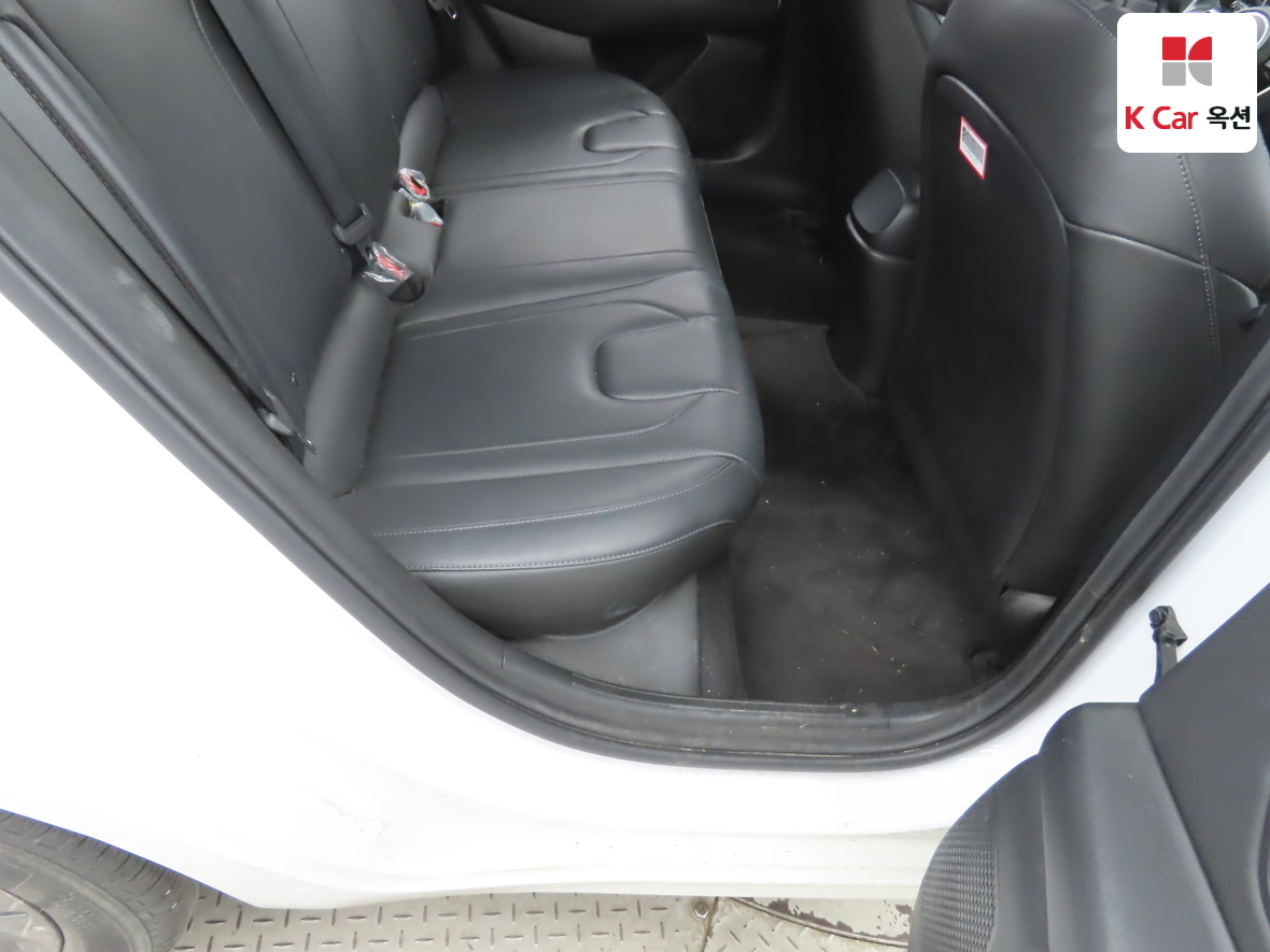 Hyundai Elantra - 27