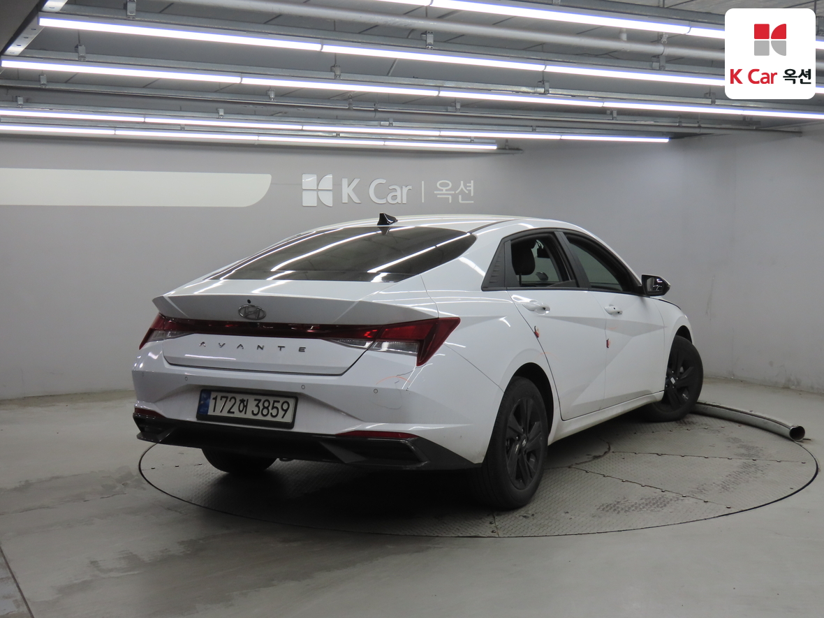 Hyundai Elantra - 2