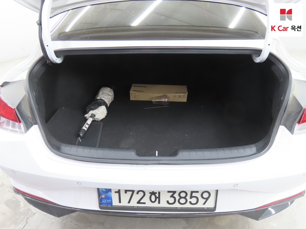 Hyundai Elantra - 25