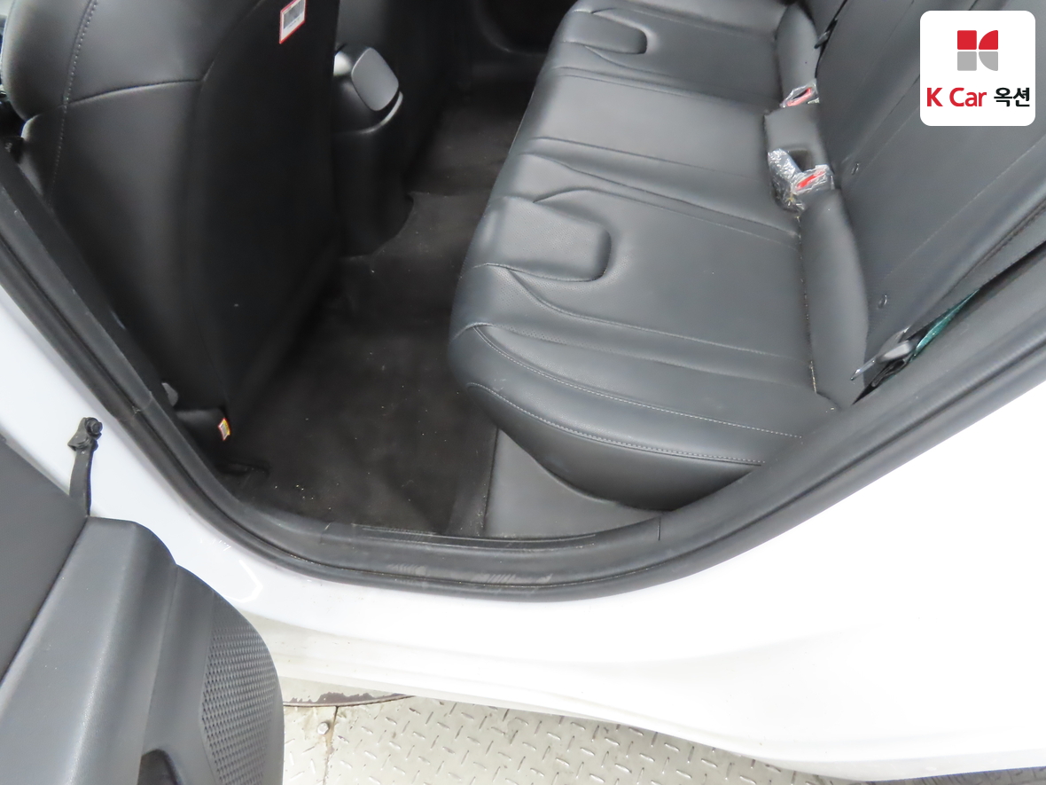 Hyundai Elantra - 23