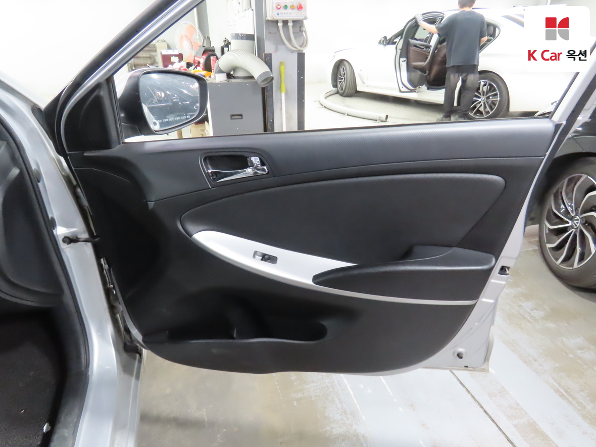 Hyundai Accent 2013 - Image 28