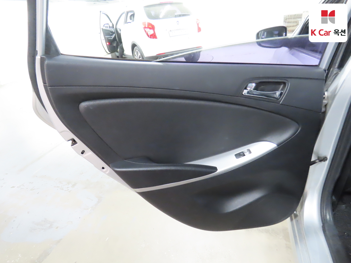 Hyundai Accent 2013 - Image 22