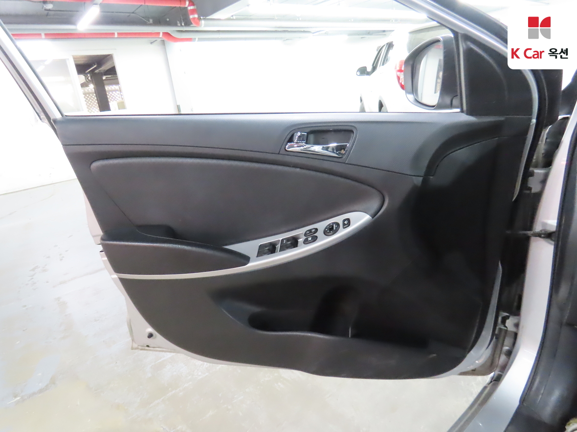 Hyundai Accent 2013 - Image 8